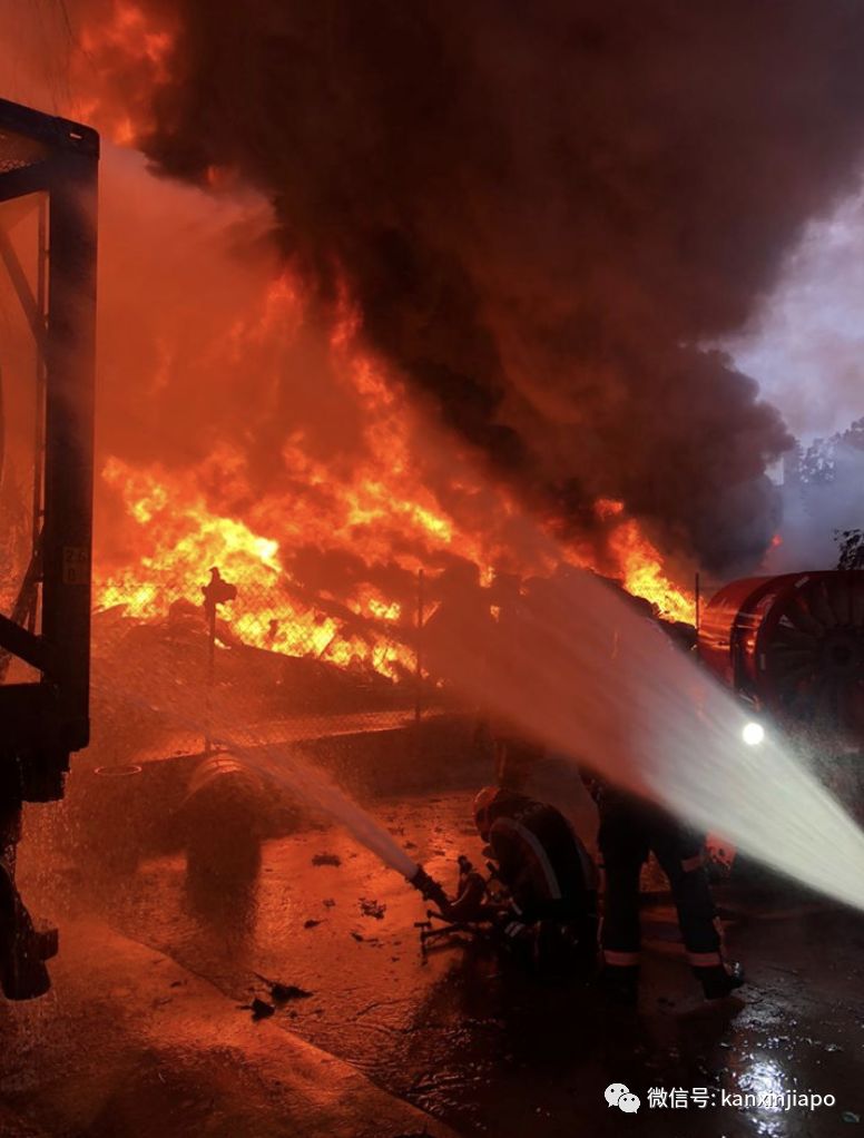 新加坡一化工厂大火狂烧6小时，出动130名消防员