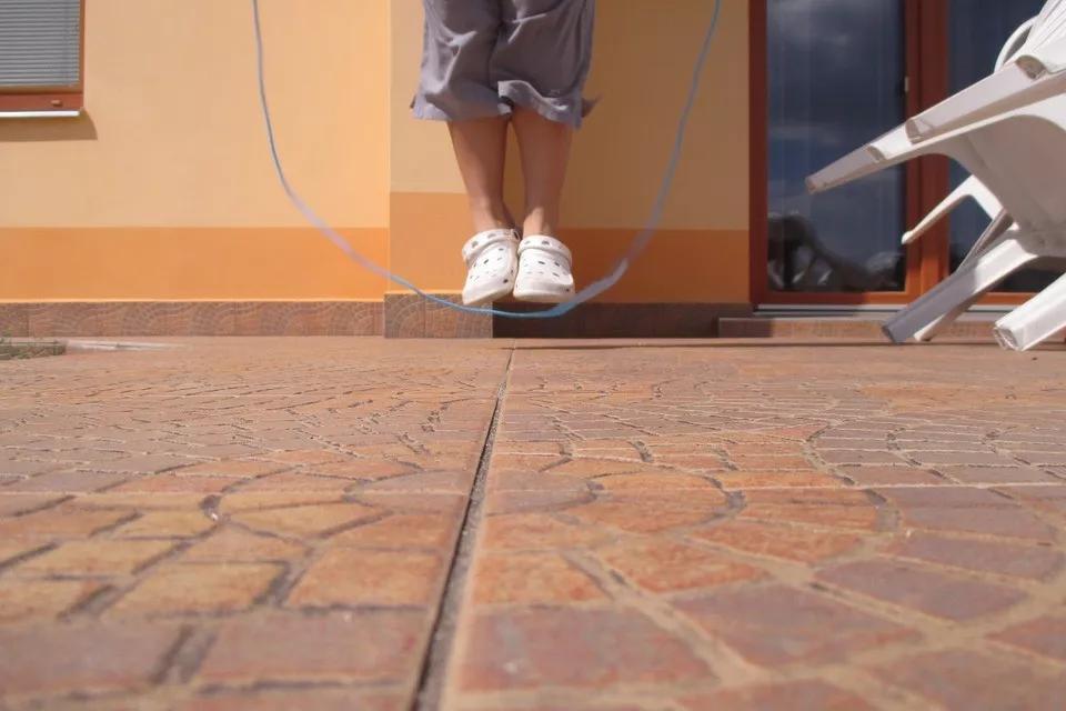 还没翻过英语的山、淌过奥数的河，却又遇到跳绳这个小恶魔？