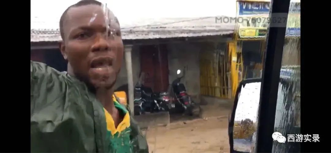 黑人不怕我车上警察，被押机场，和被绑架老乡吃饭，华人酋长宰我