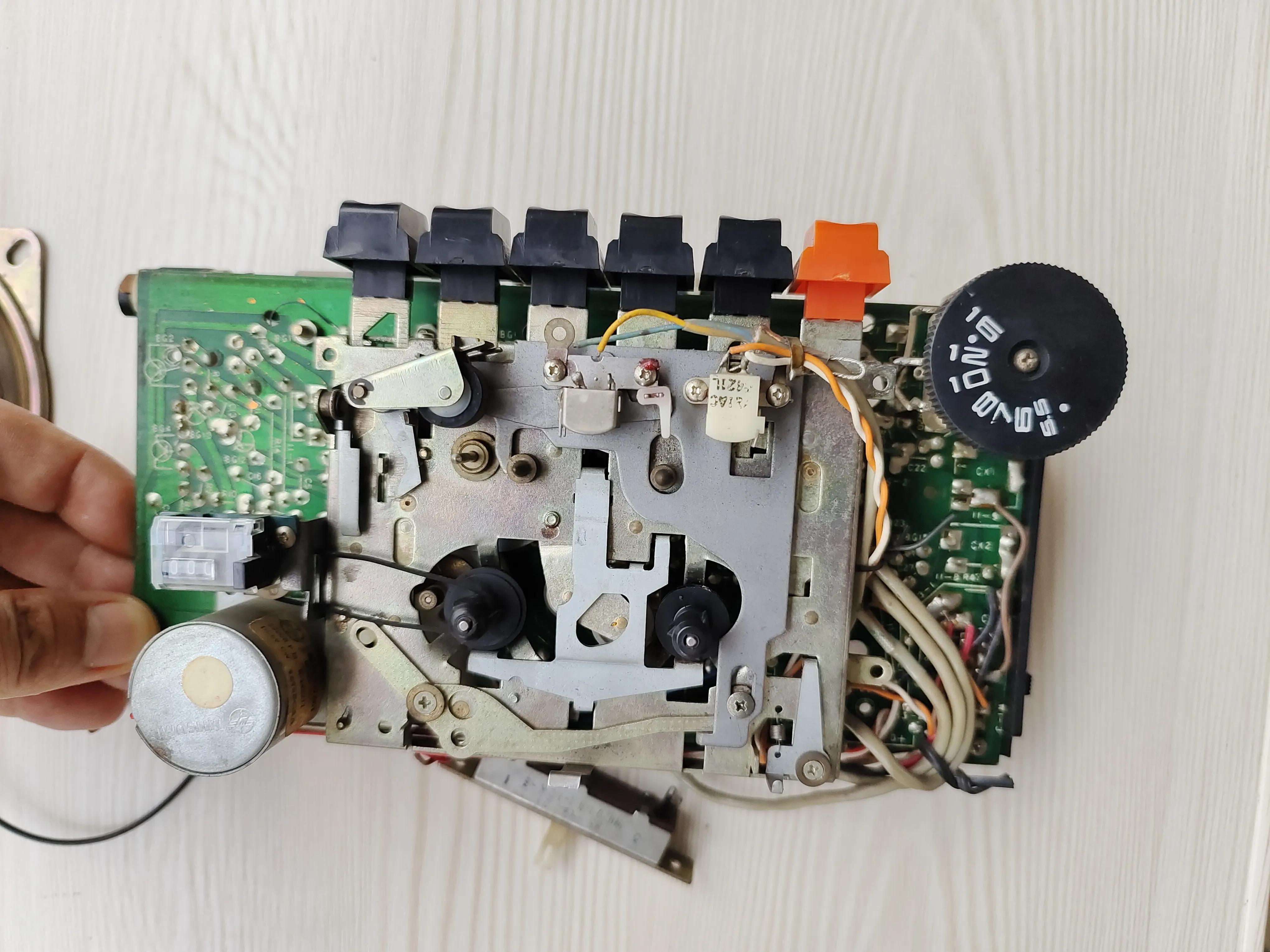 八十年代宝石花牌便携式收录机,红灯牌老式收录机价格