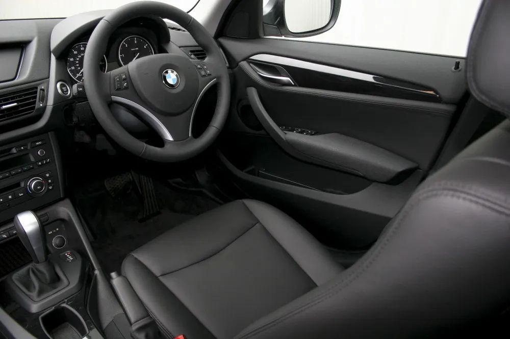 宝马座椅会被晒起皮吗,宝马皮革高温会晒化吗