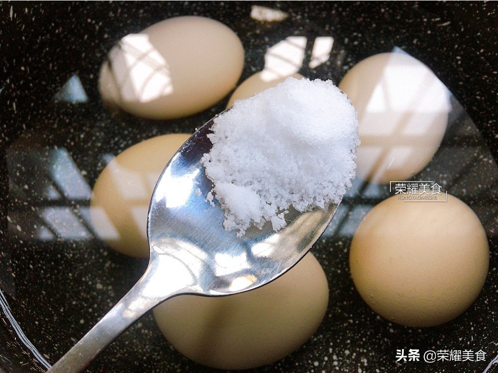 茶叶蛋很香吃起来更香,茶叶蛋很香但是不咸