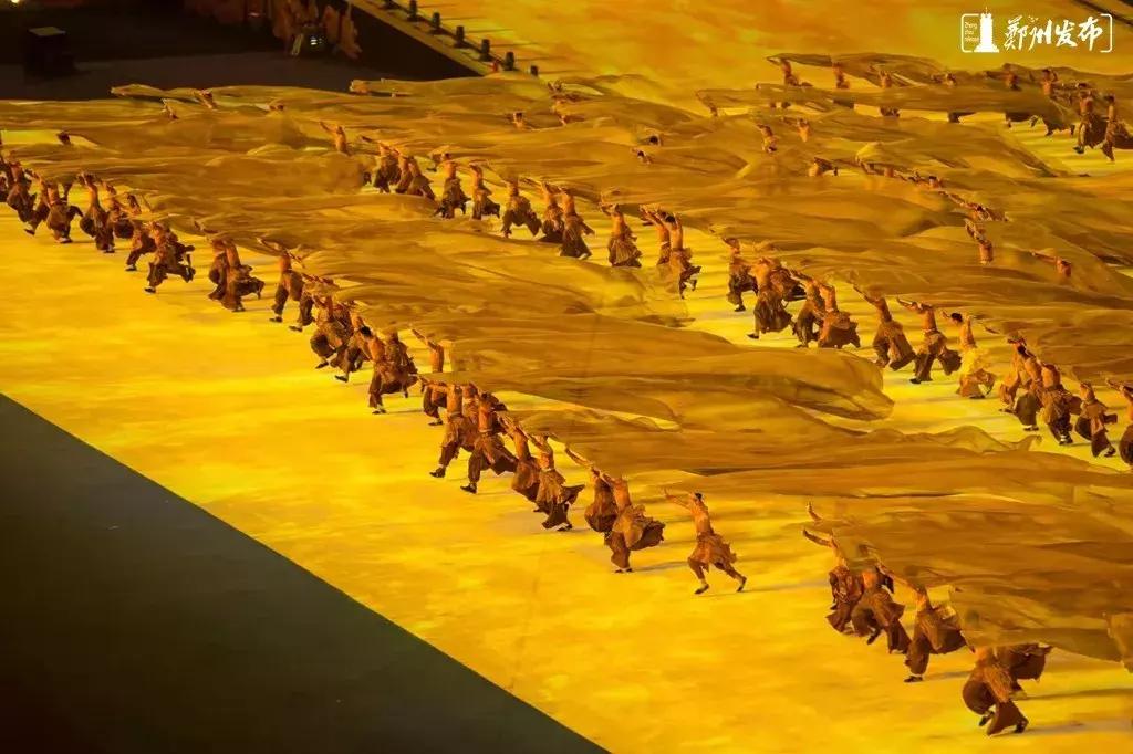 郑州奥体中心震撼场面,郑州奥体中心晚上视频