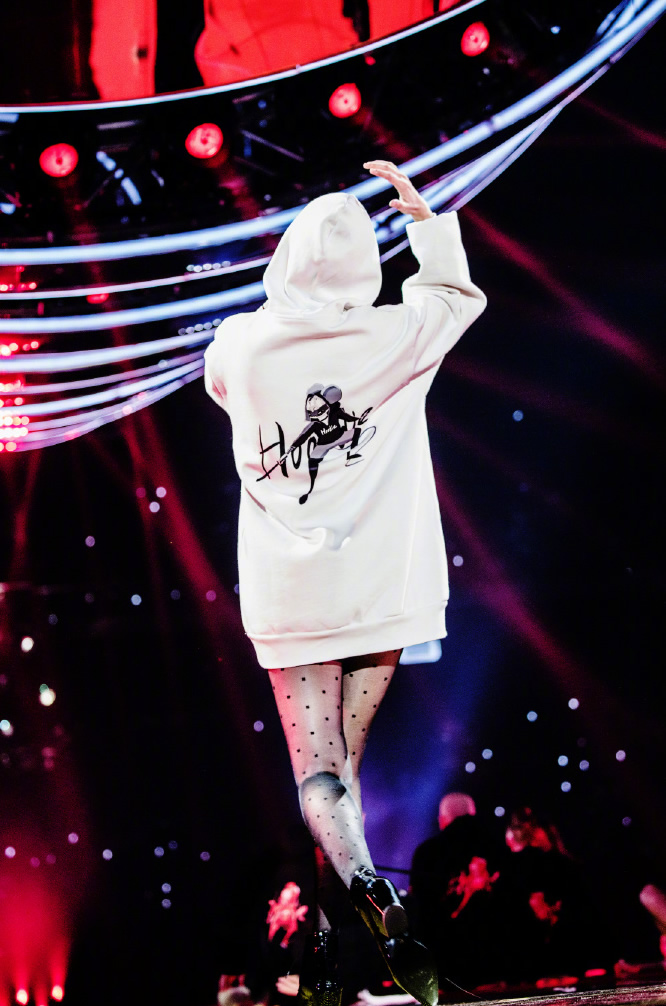 黑丝波点洋气款式,黑丝波点袜怎么搭配