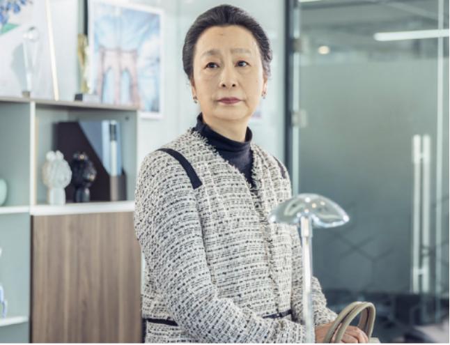 岁月不饶美人?其实皮肤松弛,白发皱纹,根本不影响她们风华绝代