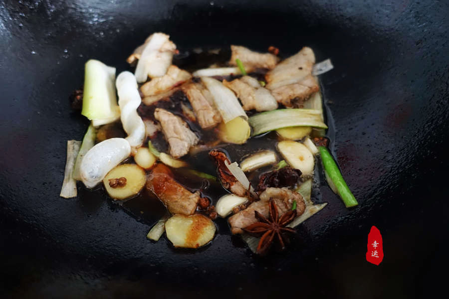 炖鱼的家常做法草鱼炖豆腐,五花肉草鱼炖豆腐怎么做才好吃啊