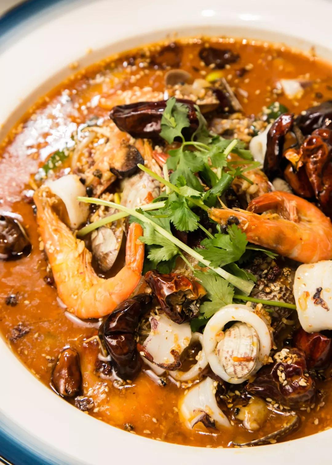 在“卡通乐园”吃“瘦瘦鱼”，一份大过脸盆，居然不到50元