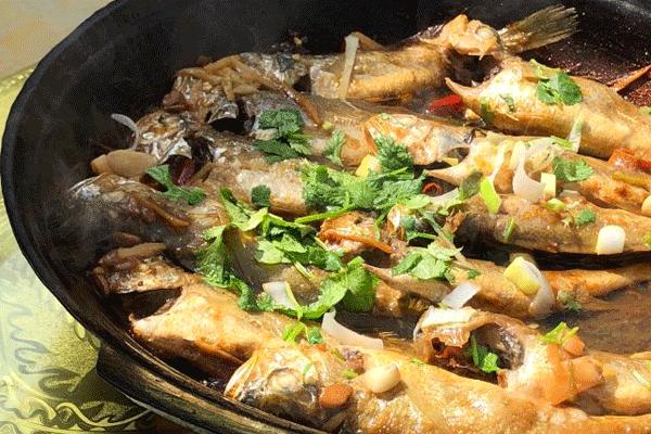 这个最适合冬天来的北方小城，光是海鲜就能让你吃回票价