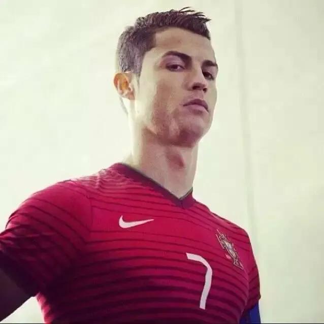 足球绝代双骄c罗与梅西,天下足球绝代双骄c罗与梅西