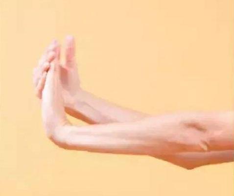 肘关节内侧疼痛按摩手法,肘推背部spa按摩手法教程