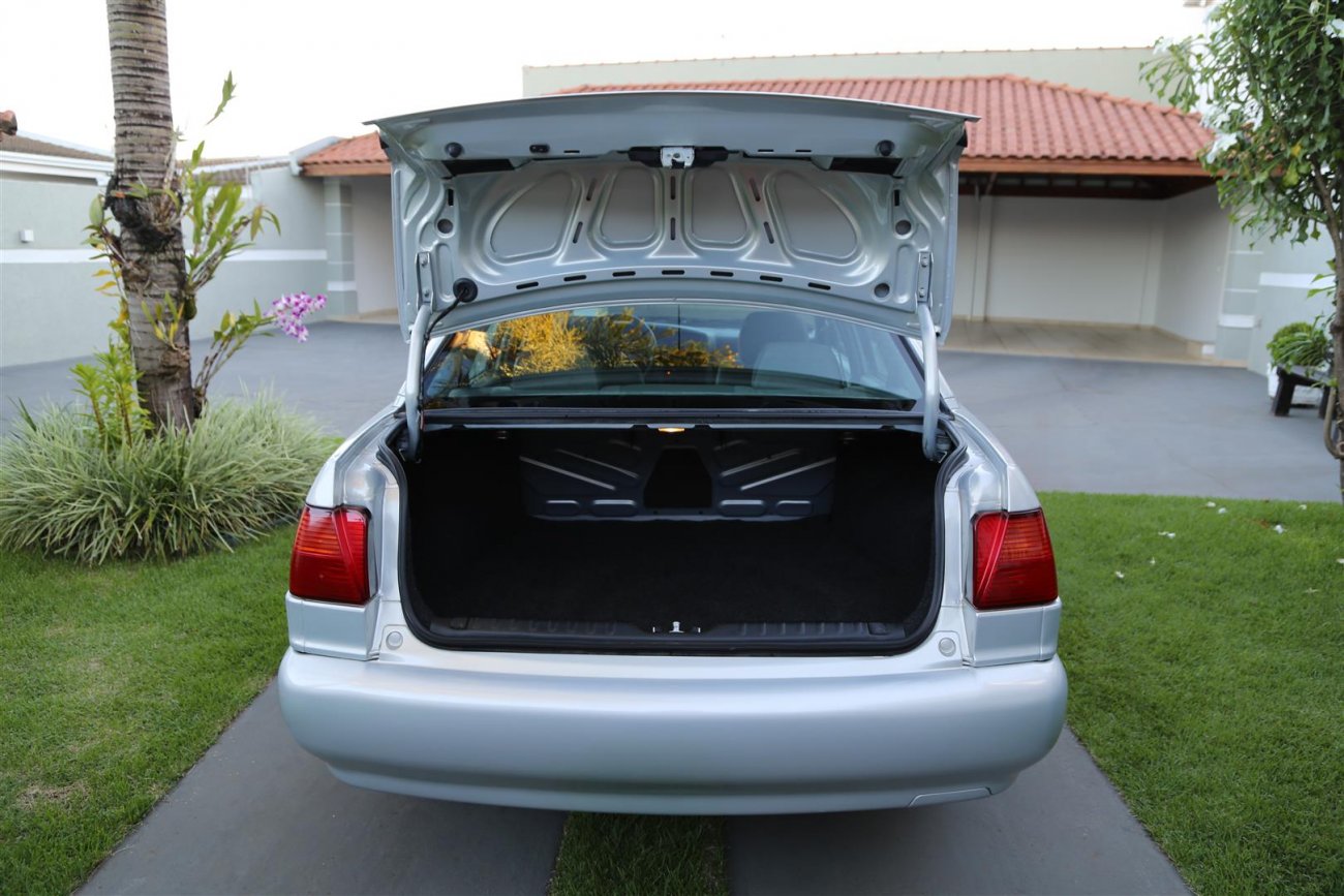 2010年二手桑塔纳价格,16年的二手桑塔纳值多少钱