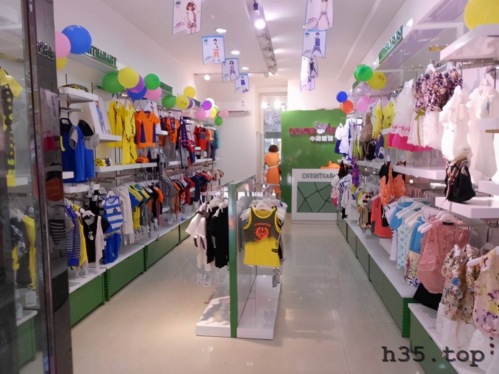 最新童装店双门头装修效果图,童装店怎么装修才有顾客