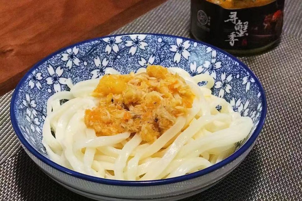 螃蟹买回来活的放一晚死了能吃吗,活螃蟹放到冰箱里冷冻死了能吃吗