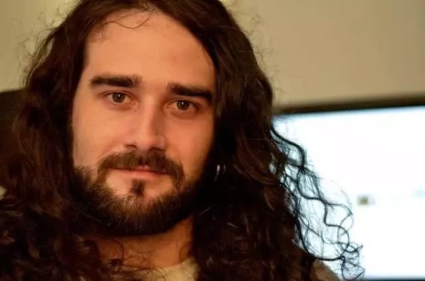 他画了一个3D美人，涂上颜色后，让人不禁赞叹，大呼不可思议。