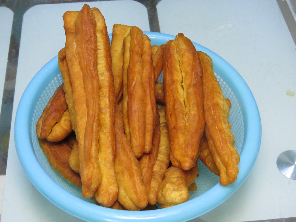 油条怎么做好吃又酥脆又松软,油条最好吃的做法根根蓬松