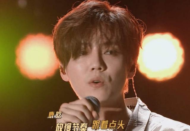 圈内公认的顶流男明星,他曾是红极一时的明星