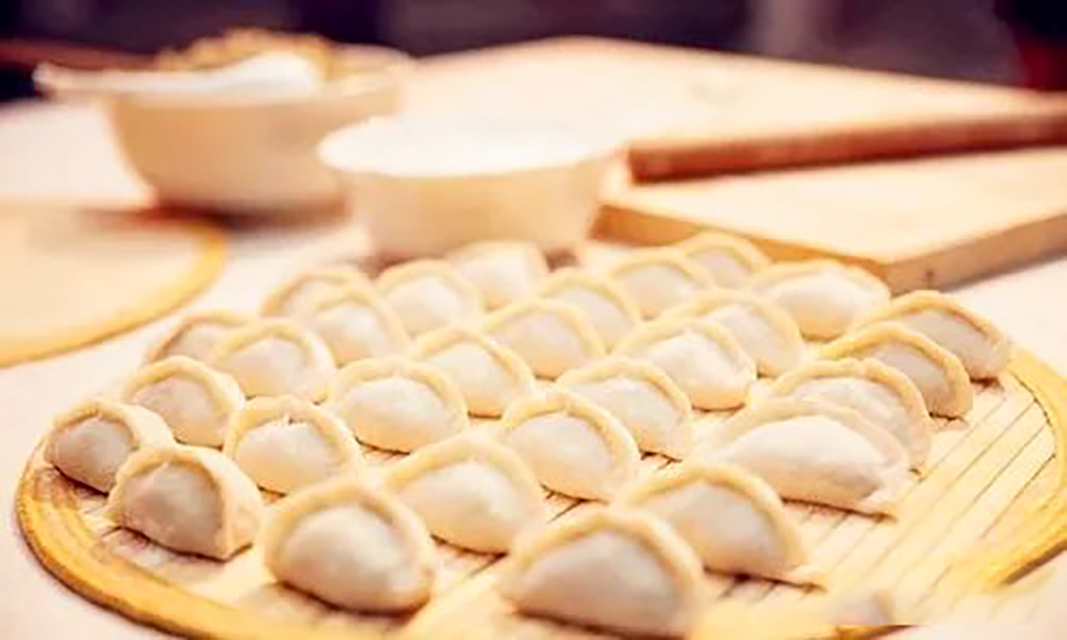 饺子如何保存才能不粘连或者破皮,刚包好的饺子怎么放冰箱不粘连