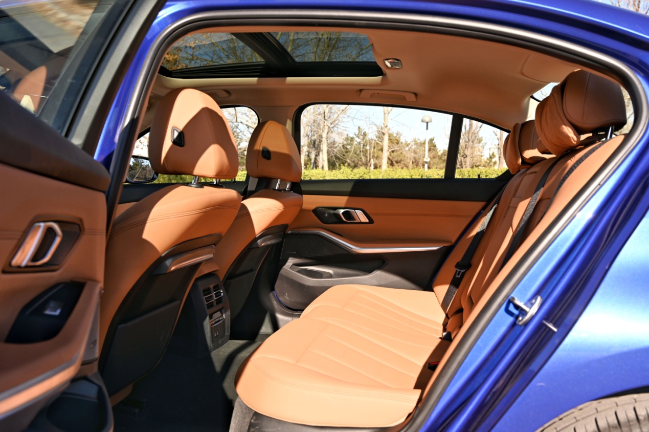 万变不离其宗试驾宝马330lixdrive,宝马330ixdrive曜夜m运动版试驾