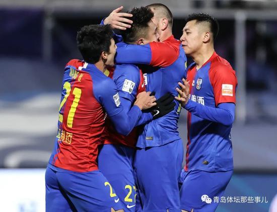 山东泰山和青岛海牛球迷,山东泰山与青岛海牛球员