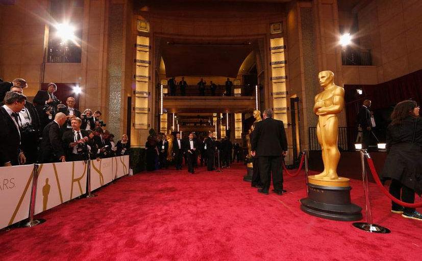 红毯结束后明星穿礼服走吗,明星红毯礼服是必须穿的吗