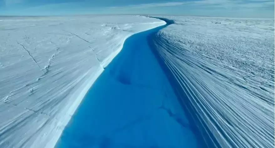 这部BBC纪录片一开播就拿下9.5高分，除了美更培养了孩子的世界观