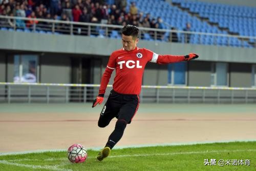 5人足球规则常识,足球的规则和基本常识教案