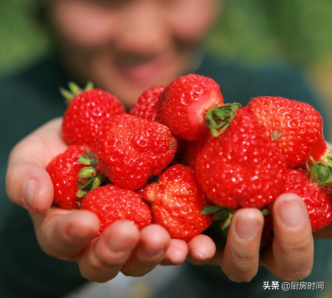 又好吃又简单的草莓酱,酸酸甜甜的草莓酱味道超赞的