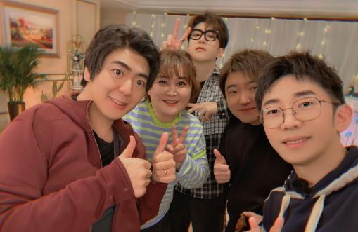 吴彤为啥选宋亚轩去王牌,宋亚轩被华晨宇粉丝撞了