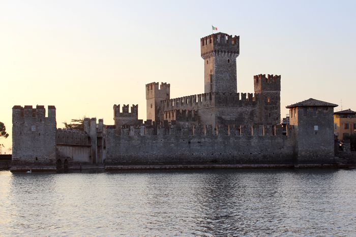 与意大利商人讨价旅游购物欧洲与亚洲国家不同的经营价值观