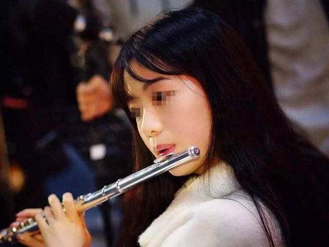 月经推迟跟怀孕的区别和症状,怀孕的最初征兆和月经推迟