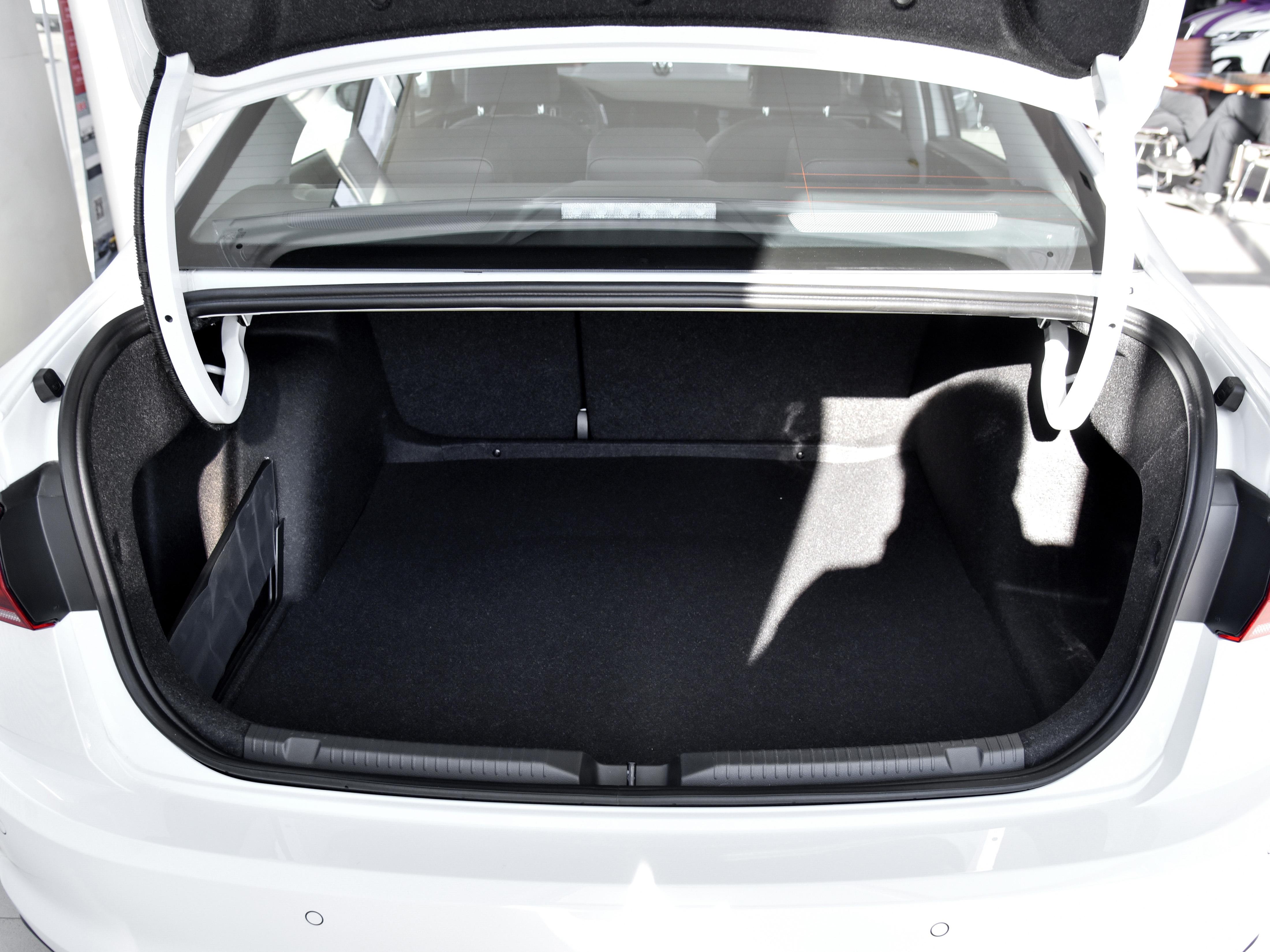 宝来1.5t2024款朗逸1.5t选哪个,朗逸同价位的国产车