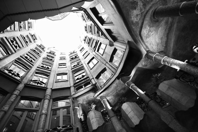 米拉之家是什么风格建筑,和米拉之家相似的建筑