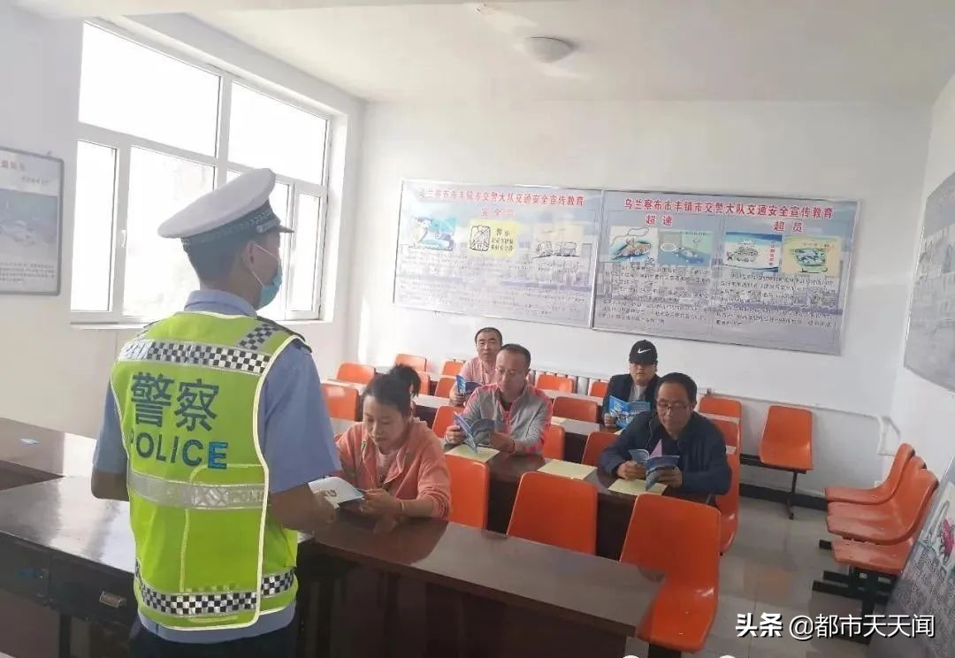 派出所开展一盔一带安全宣传,防控大队一盔一带安全守护行动