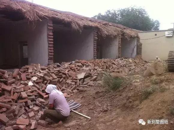 小伙盖三层农村别墅，占地150平米只花不到50万，你觉得怎么样？