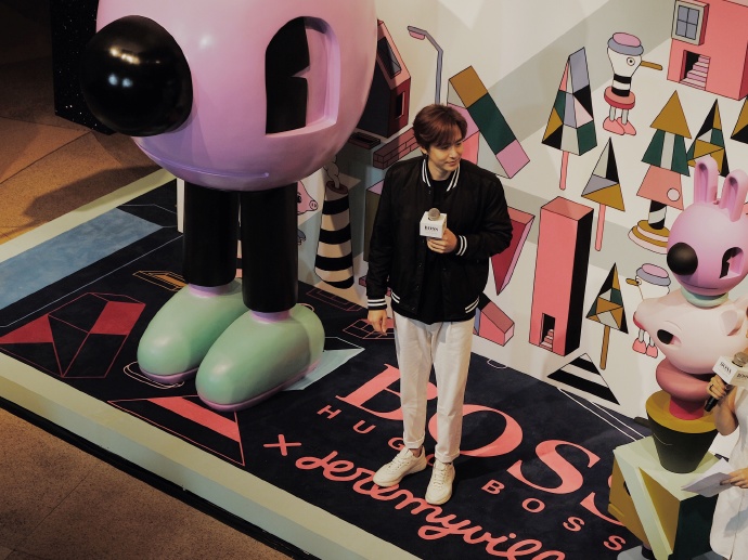 曾经的维尼夫妇都胖得没样了，而见面会上的尼坤帅气却不减当年！