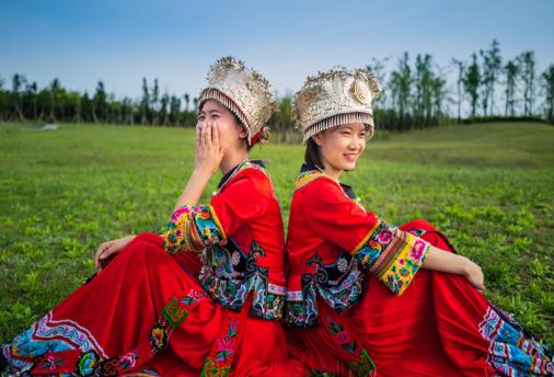 川河盖上的“映山红”开了“周末”来一场花的“艳”遇