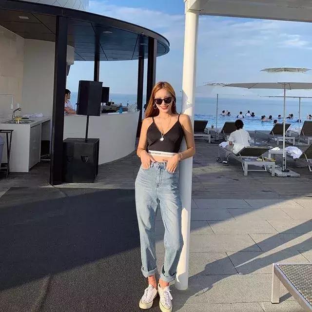 胸大穿衣服特别显胖不上镜,胸大穿衣服怎么不显大