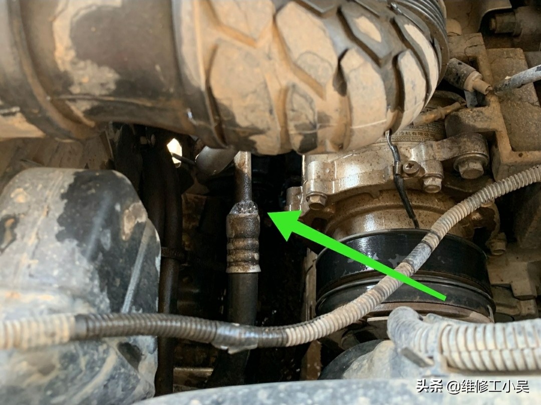 空调修理师傅泄漏氟利昂,汽车空调管道漏氟维修多少钱