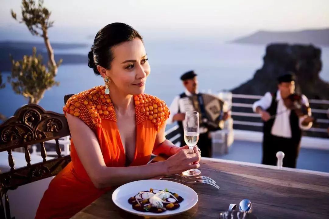 已婚女性和异性同事频繁微信聊天,已婚女跟异性聊天并删除聊天记录