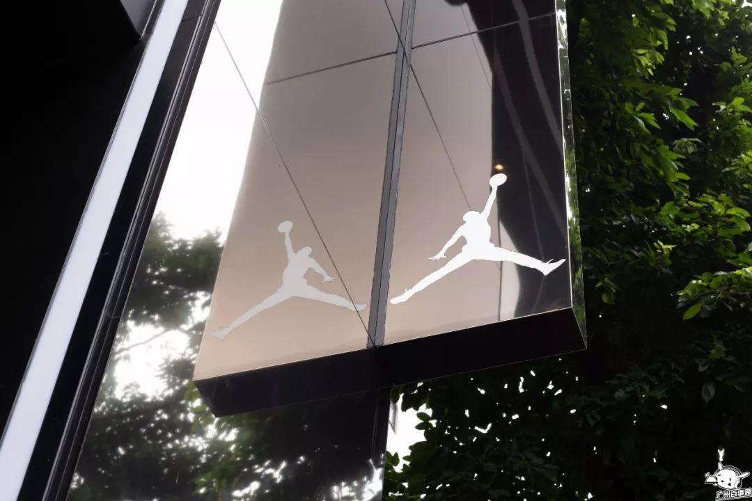 广州最大的AJ旗舰店来了!独栋双层,还有24款限量球鞋...