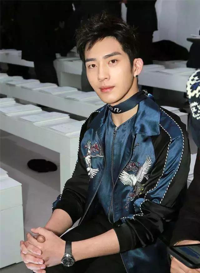 男士穿搭30岁轻熟风穿搭推荐,夏季偏瘦男士的穿搭指南