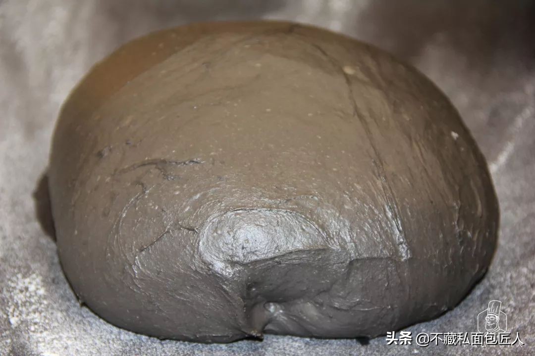 意大利墨鱼汁面包,金枪鱼墨鱼汁面包