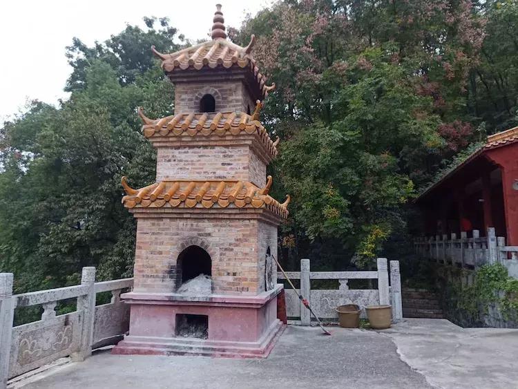 夜幕下的清泉寺,夜幕下的湛山寺