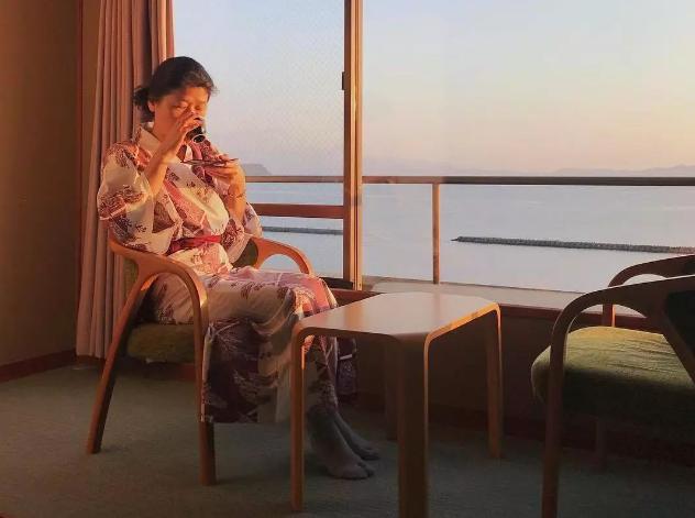 小姐姐分享自拍的“羞羞”日常，引百万人围观