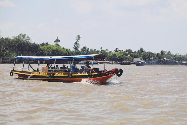 夜游湄公河在哪里看到景点,穿行在路上