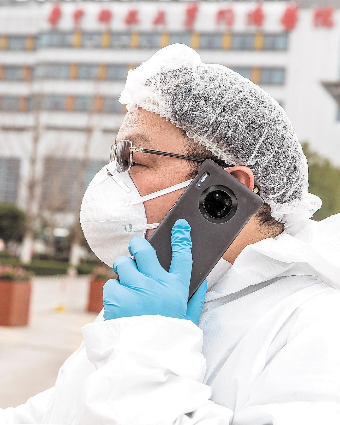 抗疫支前志愿者集合小分队,致敬抗疫一线人员绘画素描