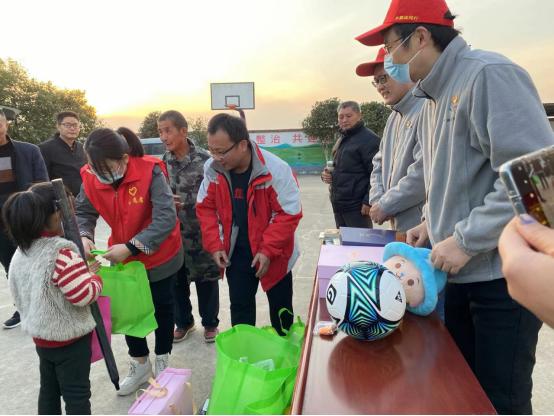 暖冬行动关爱留守儿童送温暖,合肥市儿童礼物