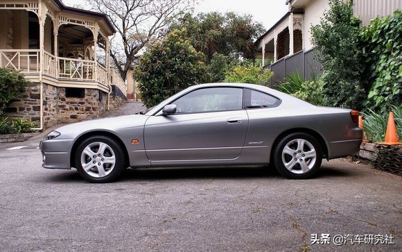 ae86的卡罗拉为什么是后驱,头文字d原车重现这才是真正的ae86