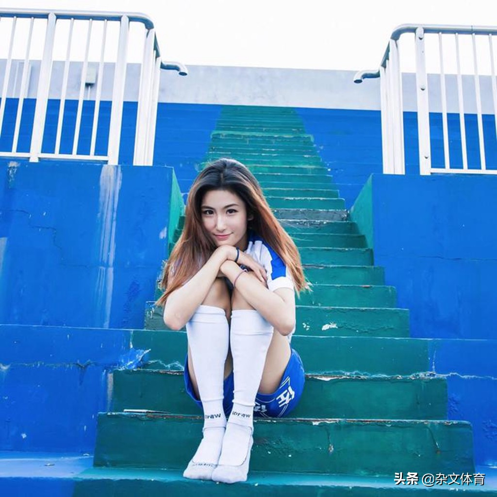 女足场上的双胞胎姐妹花！堪称球场上的模特，偶像是王霜
