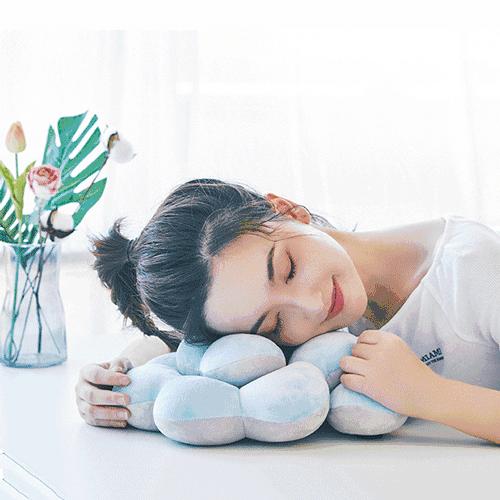 天气冷也不怕，这款可热敷的云颈枕，让你和颈椎寒凉、疲累说拜拜